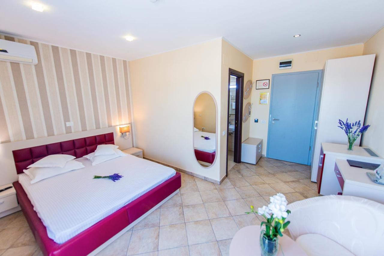 Hotel Prestige Mamaia Εξωτερικό φωτογραφία